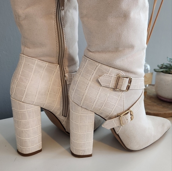 Cream Winter White Faux Suede Knee High Boots Size 6. Like new condition. - Picture 2 of 7